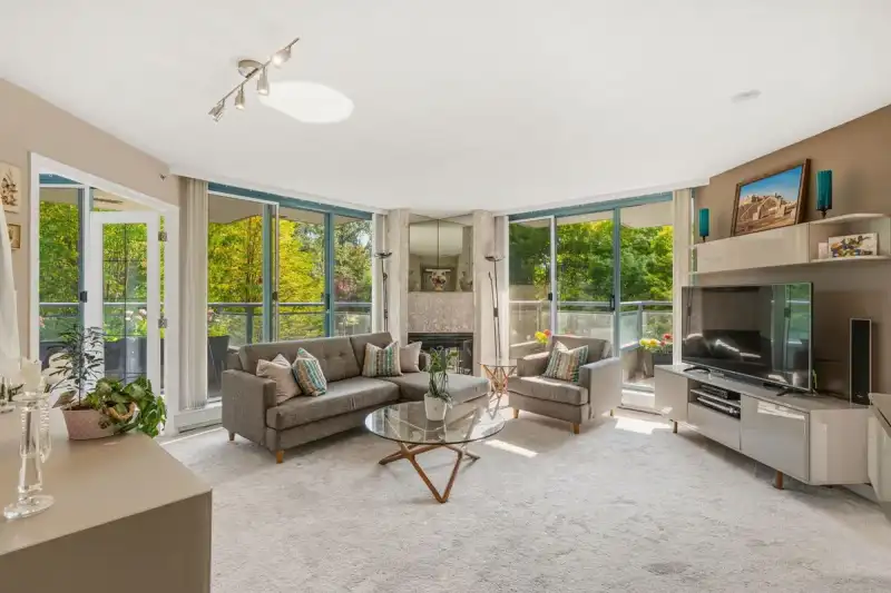 203 13353 108 AVENUE - photo 1 of 34