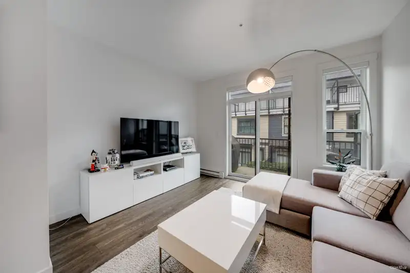 27 7039 MACPHERSON AVENUE - photo 3 of 28
