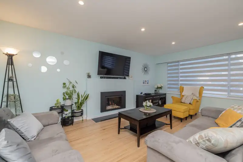 8643 112 STREET - photo 4 of 40