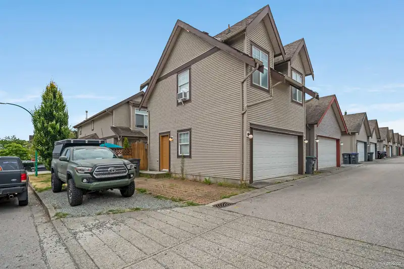 19495 66 AVENUE - photo 3 of 40
