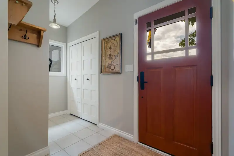 1932 JONES AVENUE - photo 3 of 40
