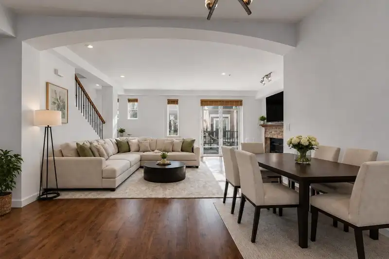 18 20738 84 AVENUE - photo 3 of 16