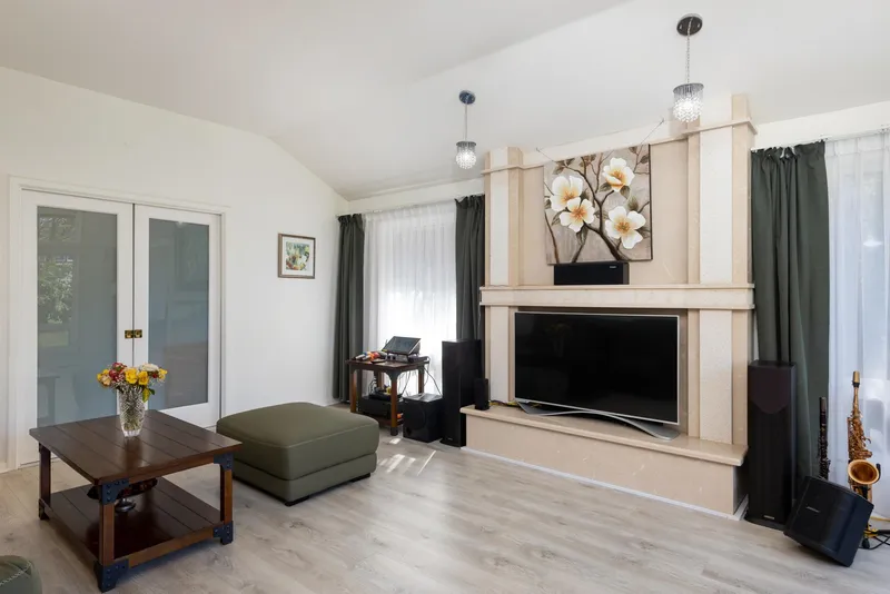 11716 SUMMIT CRESCENT - photo 2 of 25