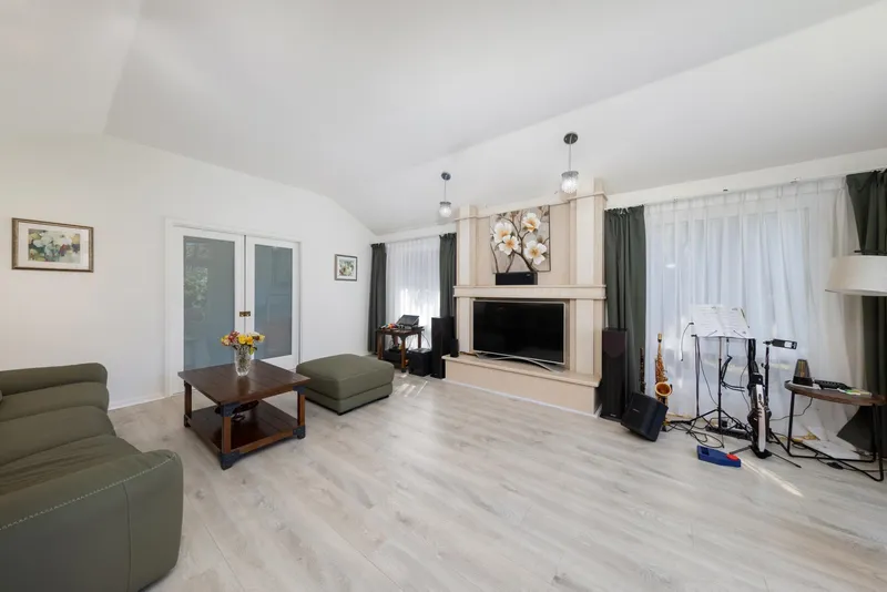 11716 SUMMIT CRESCENT - photo 3 of 25