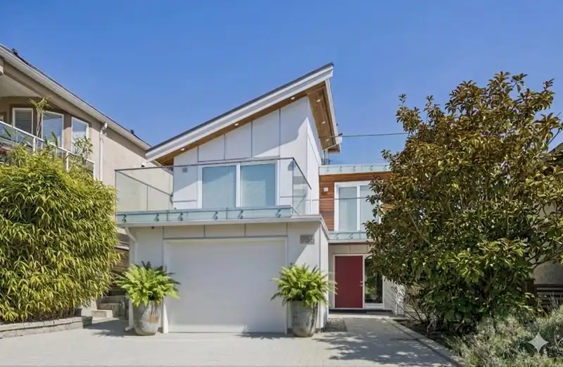 956 KENT STREET - photo 3 of 40