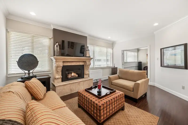 302 15282 19 AVENUE - photo 1 of 29