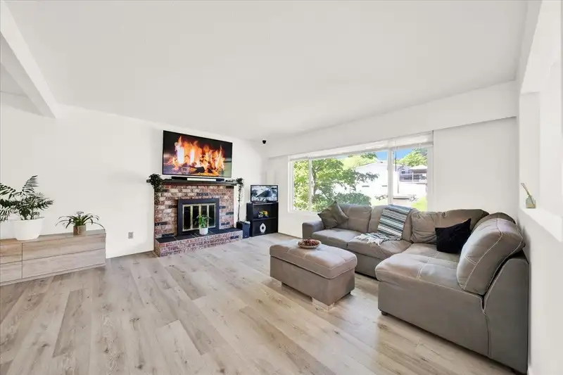 32410 DIAMOND AVENUE - photo 1 of 40
