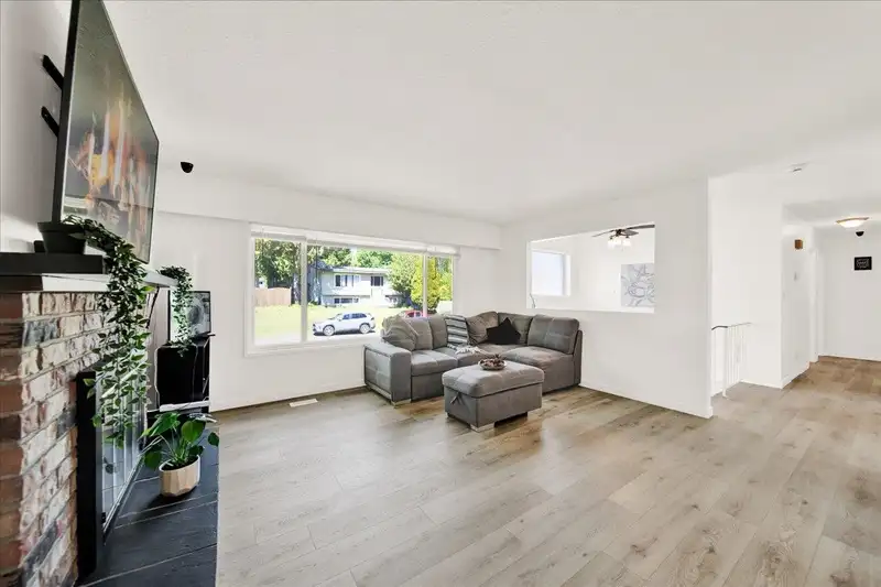 32410 DIAMOND AVENUE - photo 3 of 40