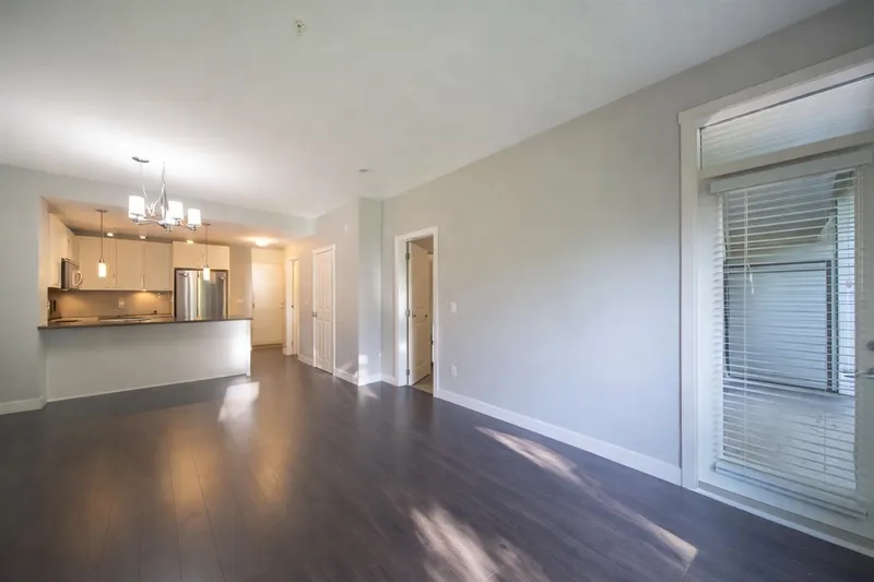 310 14358 60 AVENUE - photo 2 of 9