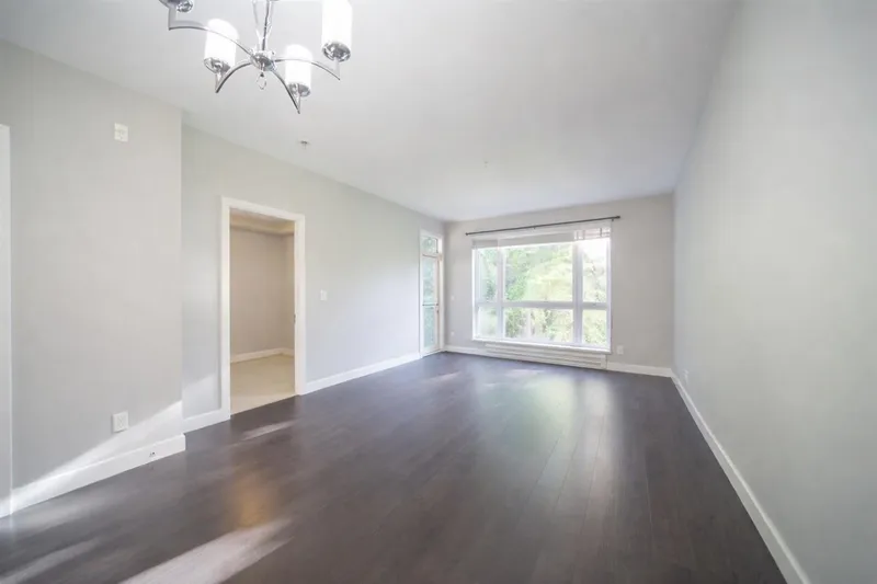 310 14358 60 AVENUE - photo 4 of 9