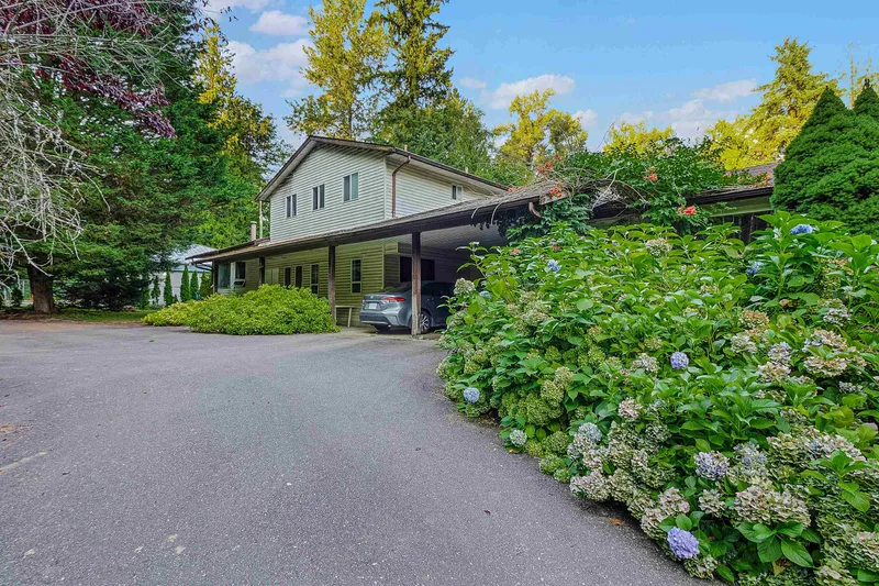 8484 196 STREET - photo 2 of 21