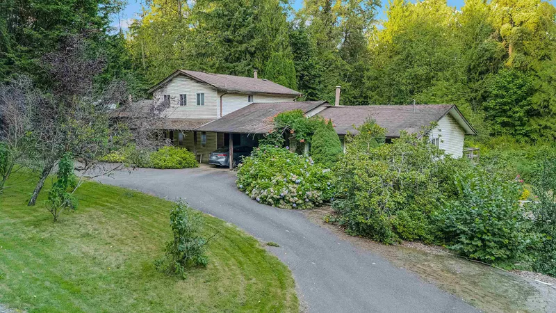 8484 196 STREET - photo 3 of 21