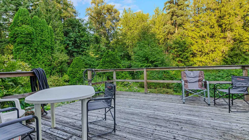 8484 196 STREET - photo 4 of 21