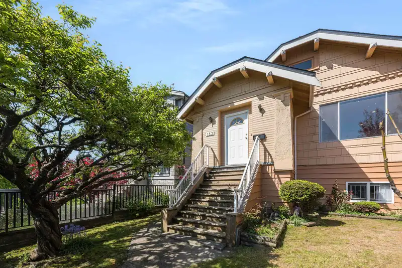 153 SE MARINE DRIVE - photo 1 of 29