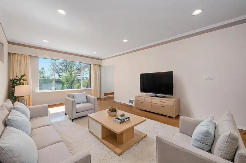 153 SE MARINE DRIVE - photo 2 of 29
