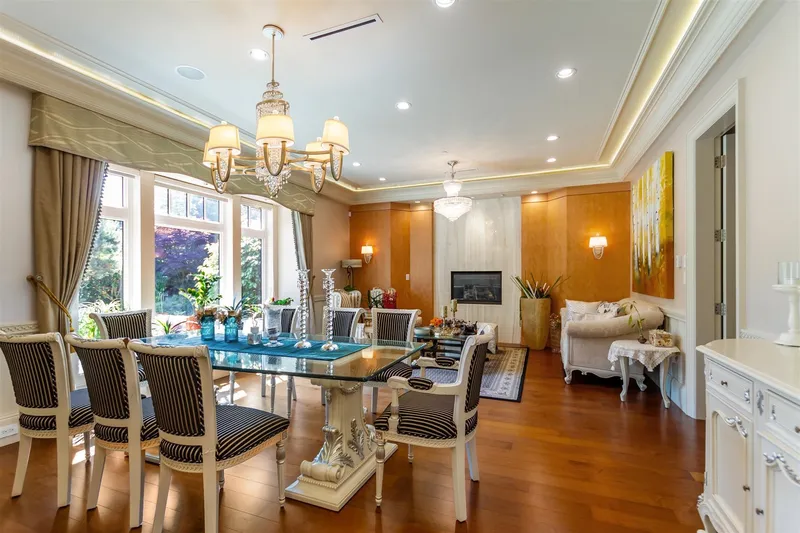 4239 PINE CRESCENT - photo 3 of 25