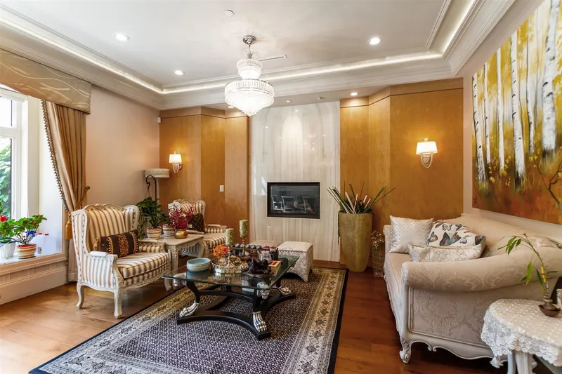 4239 PINE CRESCENT - photo 4 of 25