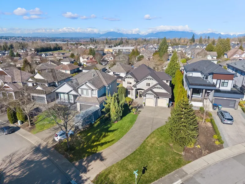 18265 CLAYTONHILL DRIVE - photo 2 of 25