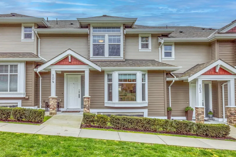 104 1392 TRAFALGAR STREET - photo 1 of 25