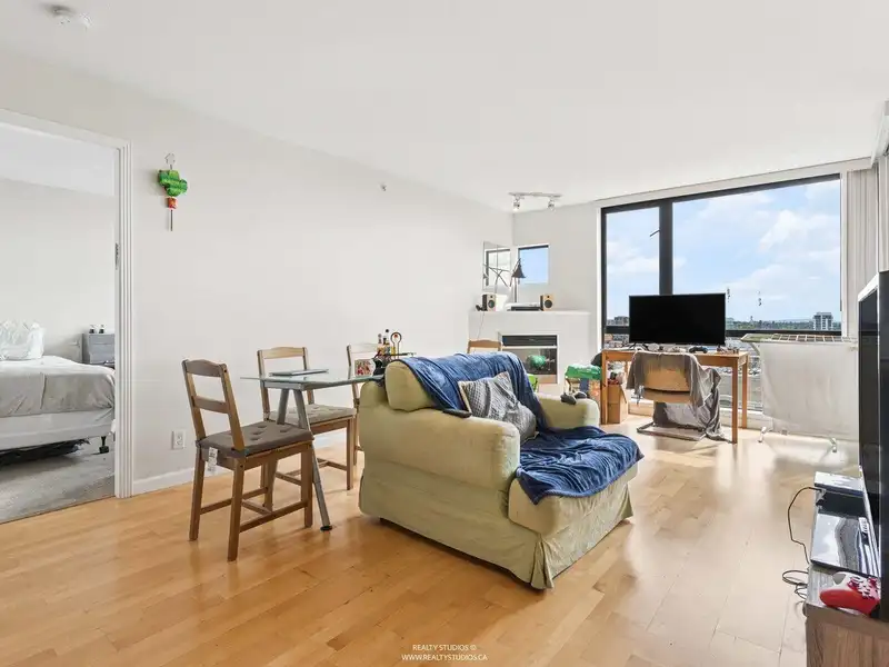 1703 7831 WESTMINSTER HIGHWAY - photo 2 of 26