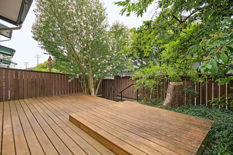 11 230 W 13TH STREET - photo 2 of 34