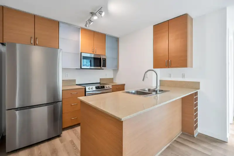 1601 928 HOMER STREET - photo 1 of 33