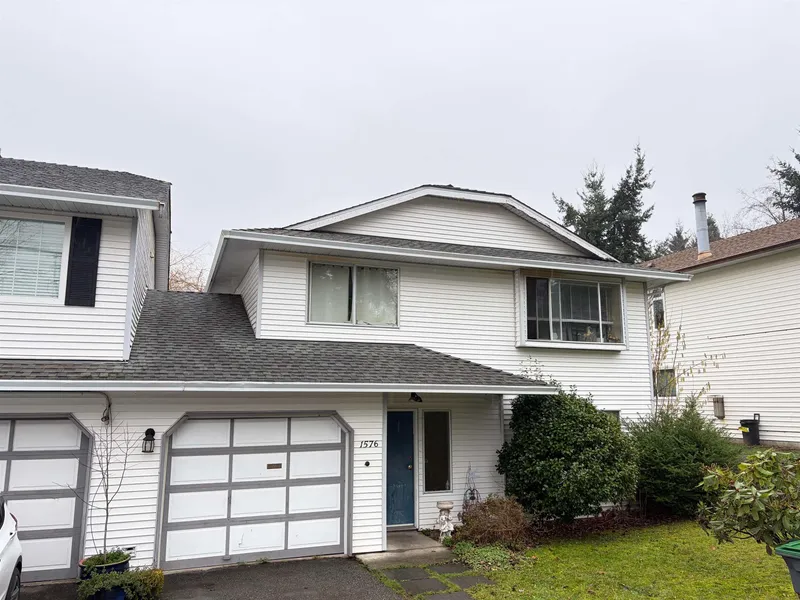 1576 161 STREET - photo 2 of 3