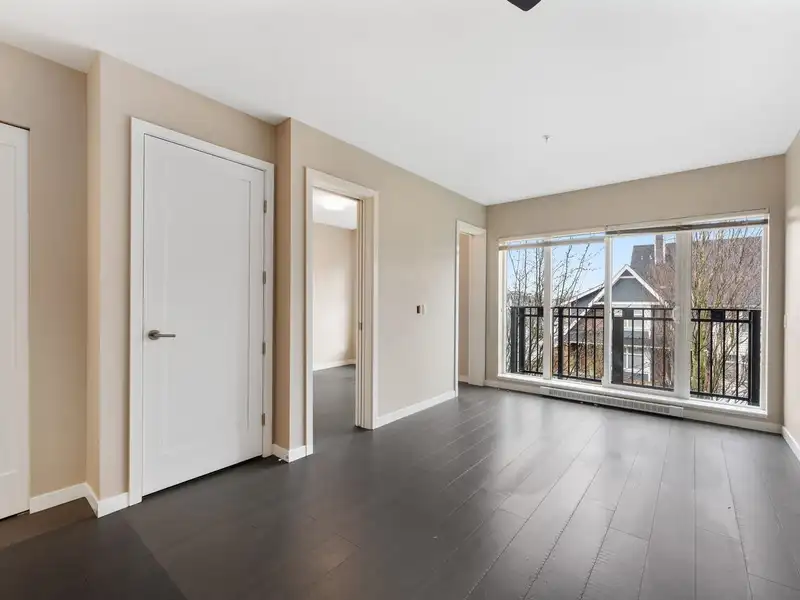 208 215 BROOKES STREET - photo 4 of 23