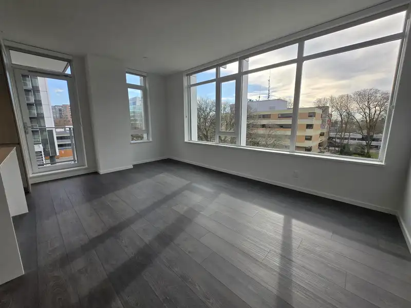 426 6808 MINORU BOULEVARD - photo 3 of 34