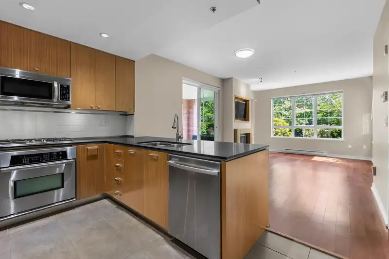 170 2940 KING GEORGE BOULEVARD - photo 3 of 40
