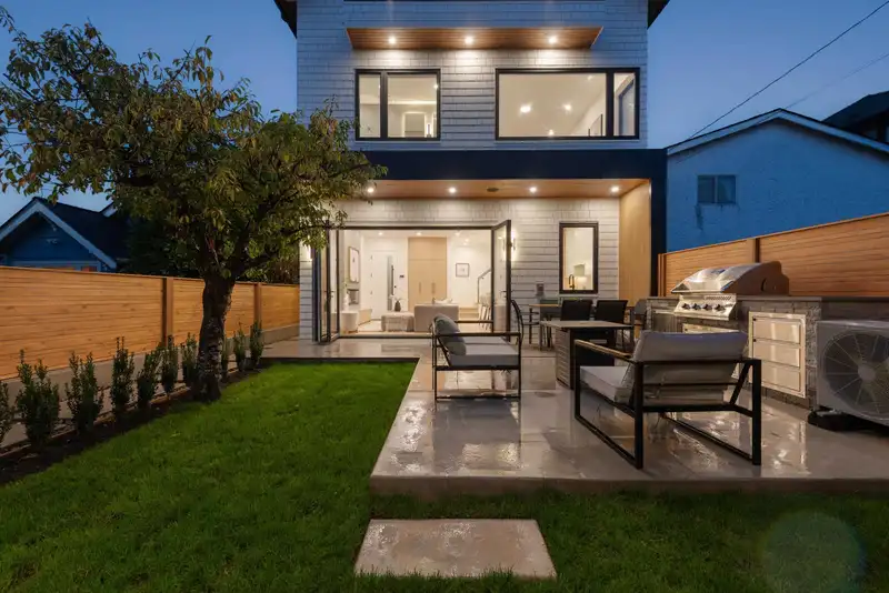 2 312 E 37TH AVENUE - photo 1 of 40