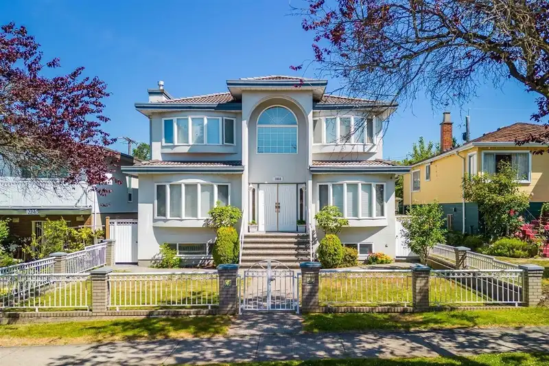 1033 E 39TH AVENUE - photo 1 of 1