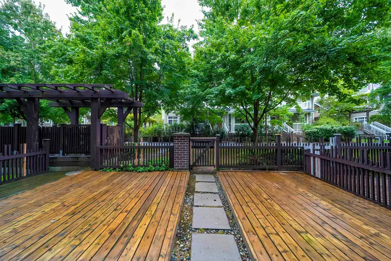 106 5665 IRMIN STREET - photo 1 of 25