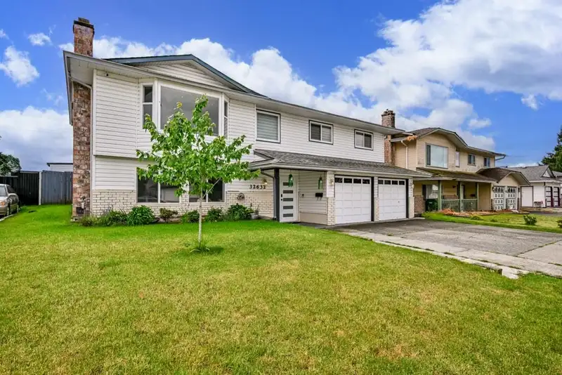 32632 HAIDA DRIVE - photo 3 of 36