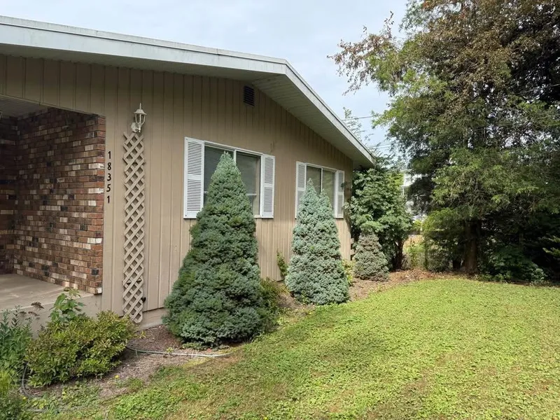 18351 74 AVENUE - photo 2 of 15