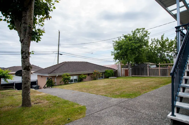 2288 FRASERVIEW DRIVE - photo 3 of 25