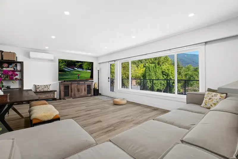104 BONNYMUIR DRIVE - photo 4 of 40