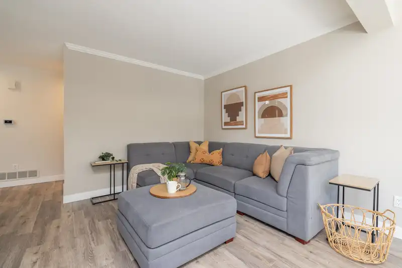 863 ROCHE POINT DRIVE - photo 2 of 40