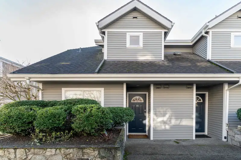 105 222 W 4TH STREET - photo 1 of 40