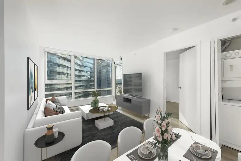 1603 939 EXPO BOULEVARD - photo 2 of 24