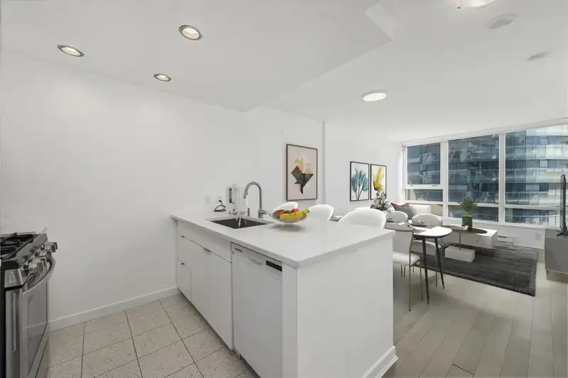 1603 939 EXPO BOULEVARD - photo 4 of 24