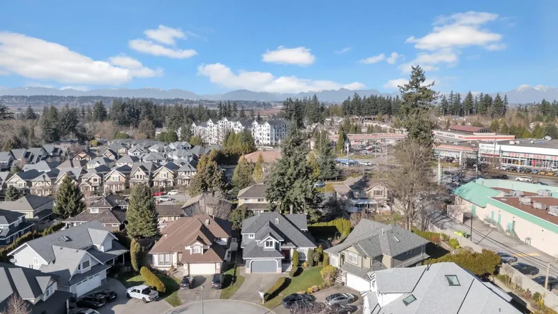 14763 31A AVENUE - photo 2 of 25