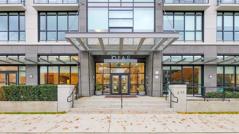 671 438 W KING EDWARD AVENUE - photo 1 of 25