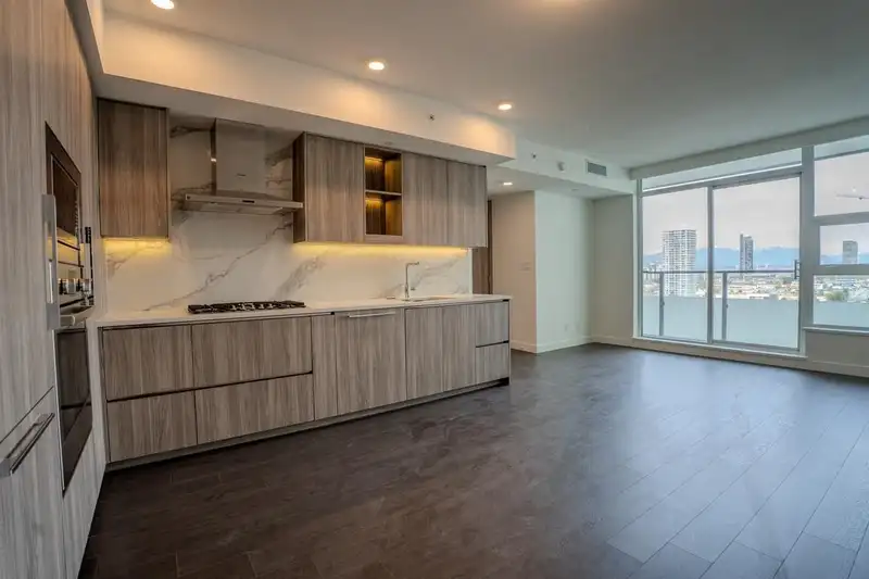 2509 13768 100 AVENUE - photo 2 of 3