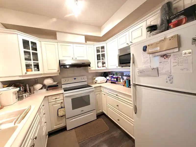 402 360 E 36TH AVENUE - photo 3 of 12