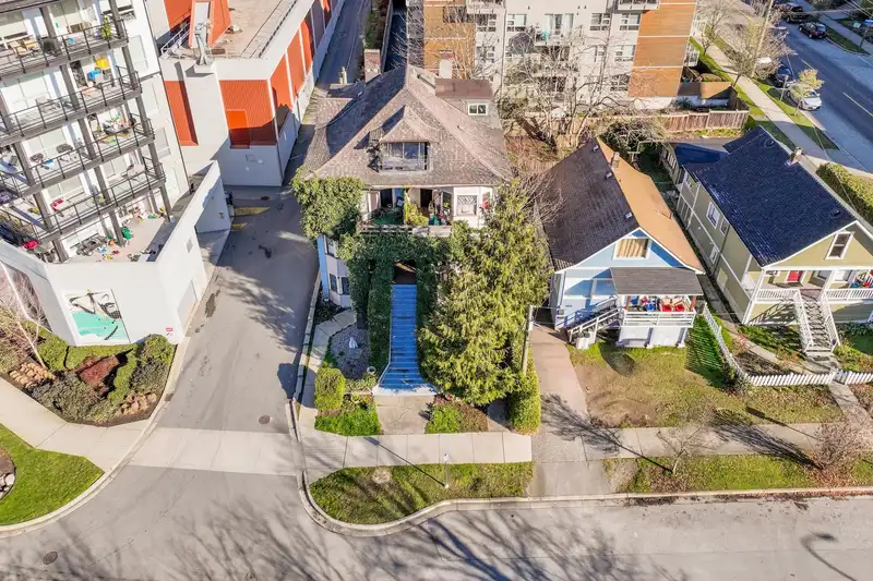 160 E 10TH STREET - photo 2 of 6