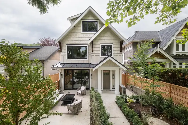 1 2154 E 6TH AVENUE - photo 1 of 33