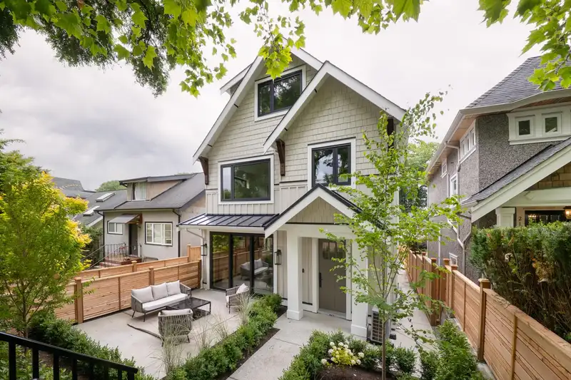 1 2154 E 6TH AVENUE - photo 2 of 33