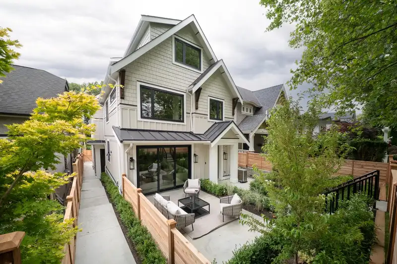 1 2154 E 6TH AVENUE - photo 3 of 33
