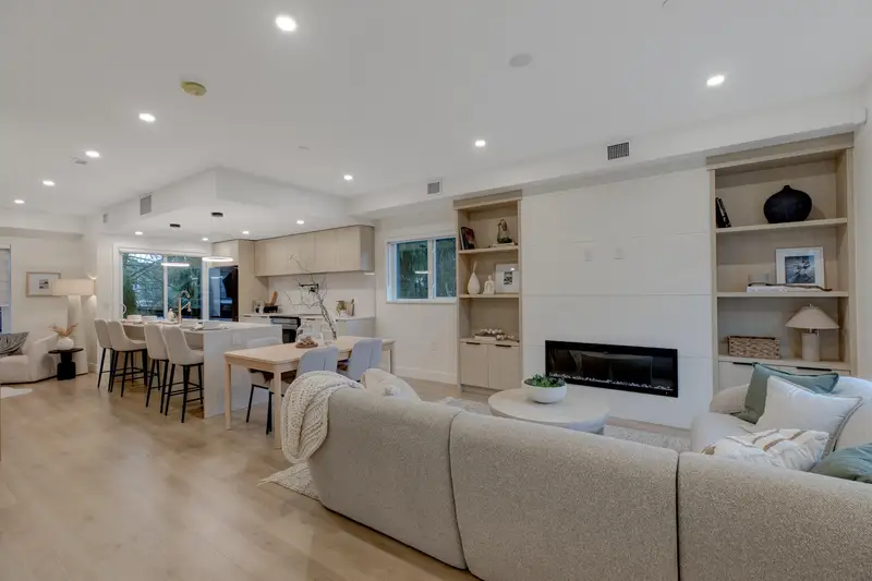 2 339 KEARY STREET - photo 1 of 25